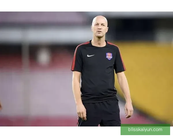 克鲁伊夫欧洲杯表现持续提升，成为赛事焦点人物之一。