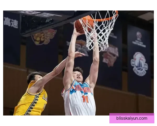 洛卡特利近期表现稳健，节奏掌控能力逐渐提升，成为球队核心。