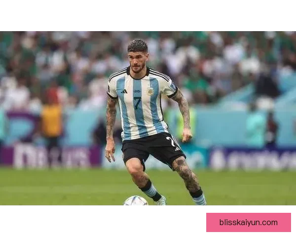 德保罗持续提升的足球影响力引发众人关注